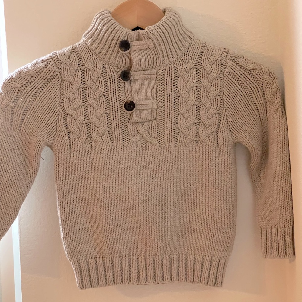 Sweatshirt with faux fur around and collar and elbows pads